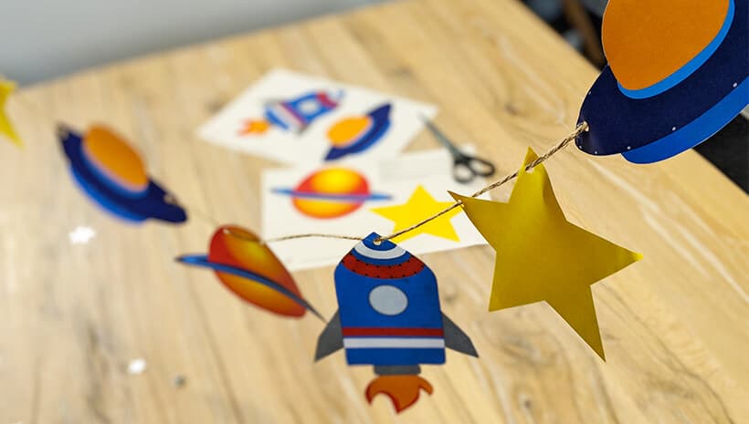 Girlande Weltraummotive