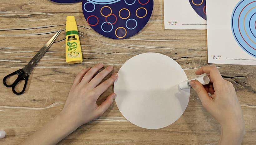 Planeten basteln Schritt3